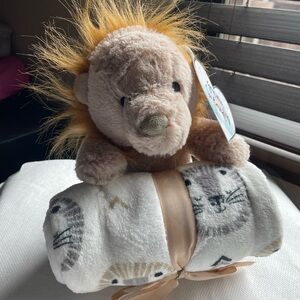 Plush Lion with Blanket Set